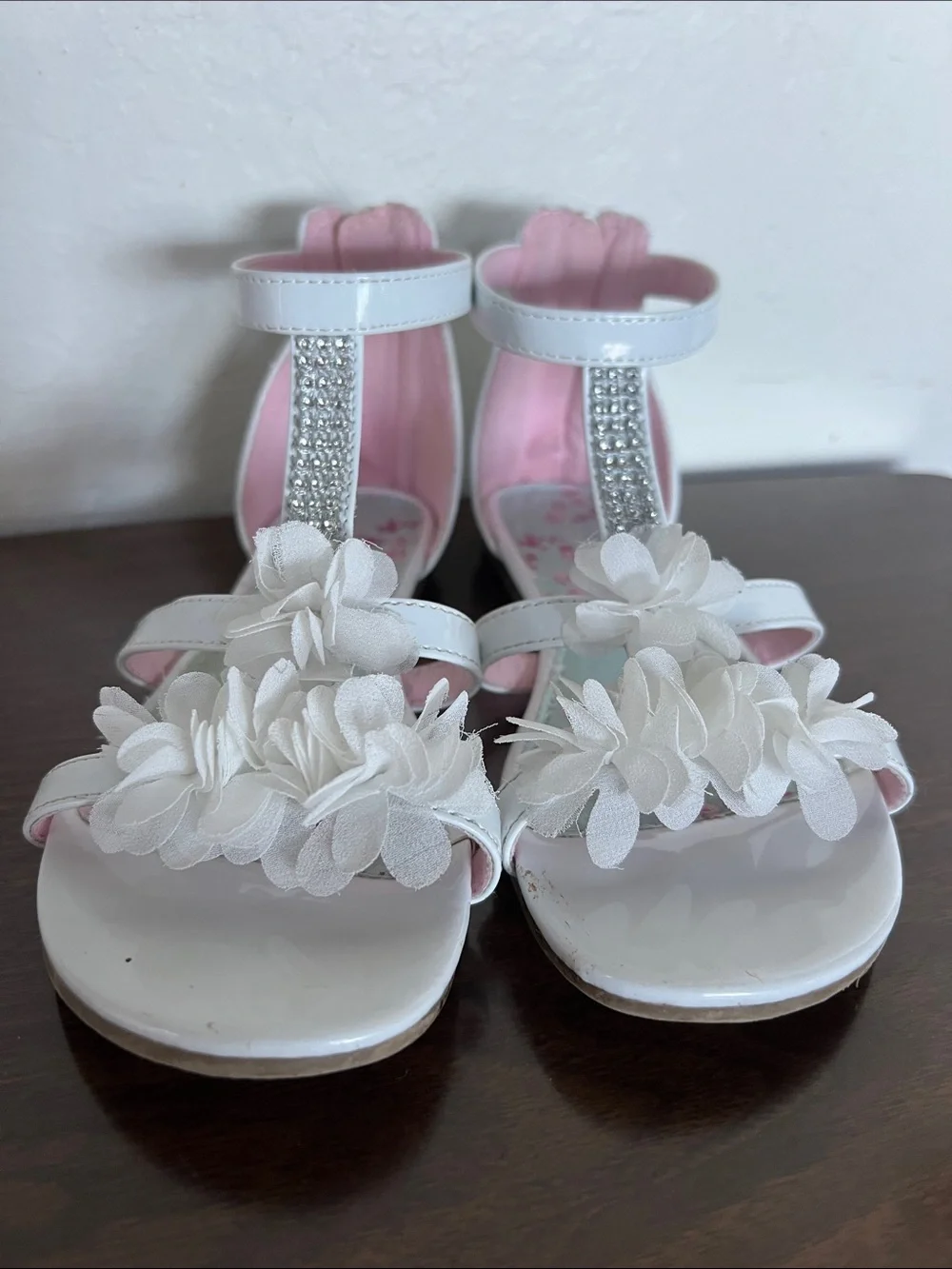 SO Size Girl 2 Med White Floral Rhinestone T-Strap Girls Sandals